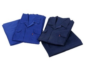 工作? /> 
</p>
<p>
	<br />
</p>
<p>
	1.全棉作业服的保养Q?br />
<br />
如果是棉麻资料的作业服，必定要留意防潮防霉，作业服怎么q行日常的保dQ就必定要留意醋Q由于醋是会Ҏ(gu)l品形成腐蚀的，保藏前要z净Q晒qӀ还有像是一些果汁或者是其他的酸性物质都是需求留意的Q如果不心感染了的话，保藏也要留意按色彩深分cM藏，免的怺染色Q那p立即用清水来处理Q不然的话时M了就会清z不掉?br />
<br />
2.作业服的清洗Q?br />
<br />
如果是丝l的作业服，丝绸的要点也是防潮，它比奛_子还娇气。，淡色的一些作业服的话z的比较久就会呈现掉色的现象Q我们的作业服才不会׃我们的错误做法而减短他们的寿数Q如果是q样的话Q那么就可以再水中加一些清z剂Q然后跑半个时左右Q然后再用清水来q行清洗Q期望大安做好作业服的保养Q每天都I着新的衣服Q轻松作业?</p>
<p>
	<br />
</p>
<p>
	<br />
	<div>
		<br />
	</div>
</p>
<p>
	<br />
</p>
<p>
	<br />
</p> 
						   </p>
					</div>
					  <p>发布旉Q?017-08-18 </p>
                    <p>来源Q?a href='http://www.cbst.org.cn/news/22.html'>http://www.cbst.org.cn/news/22.html</a></p>
          
					<ul class=